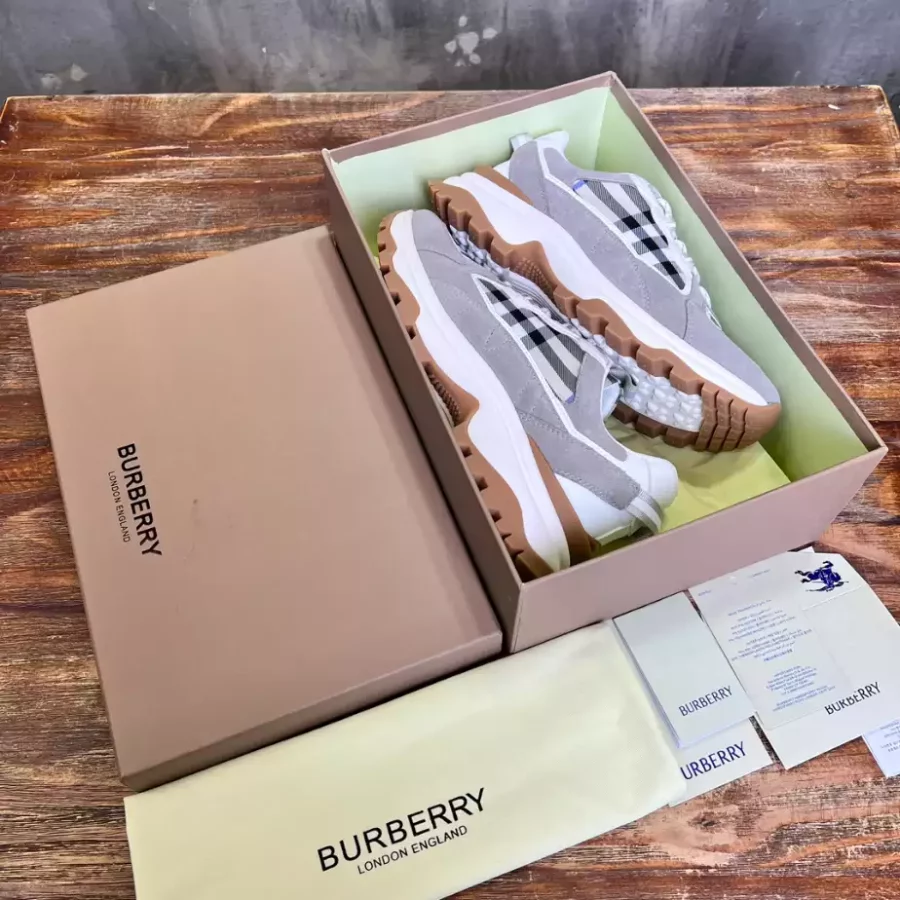 BURBERRY SNEAKERS – BBR107