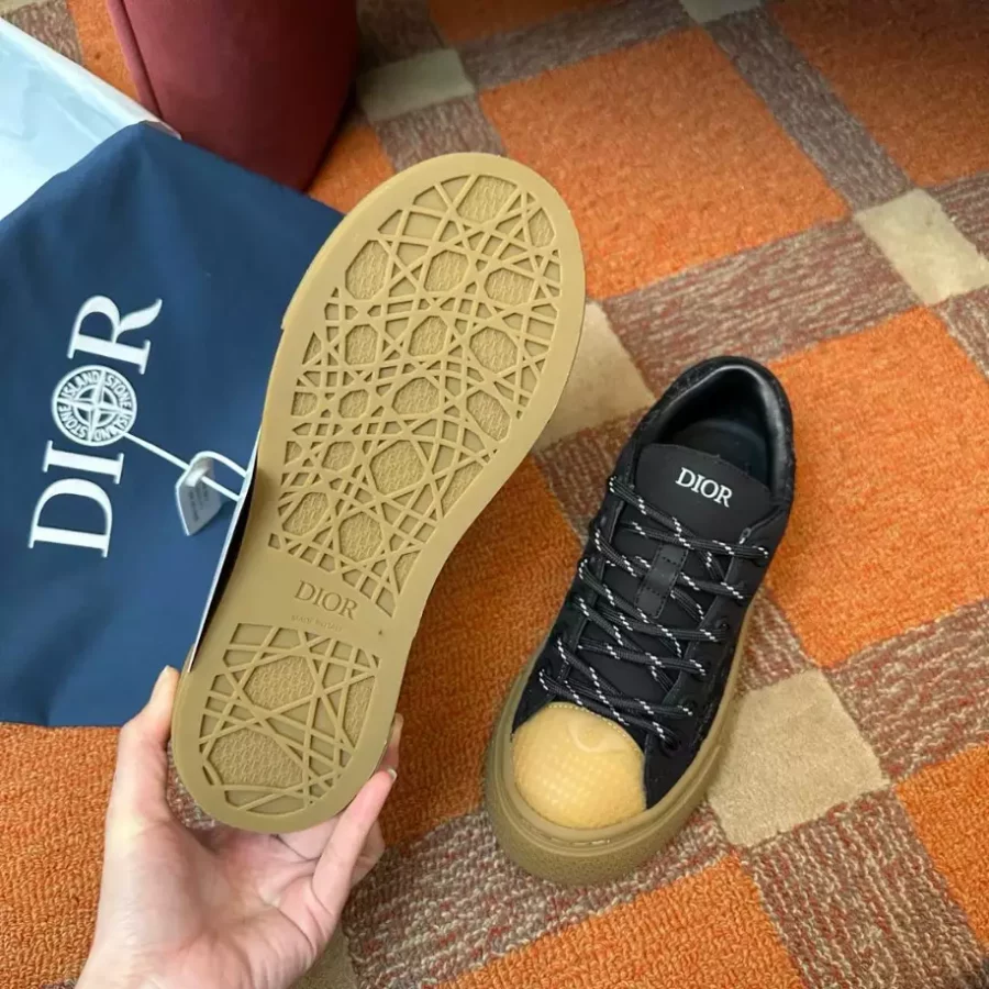 DIOR B33 SKATEBOARD SNEAKER – DO0201