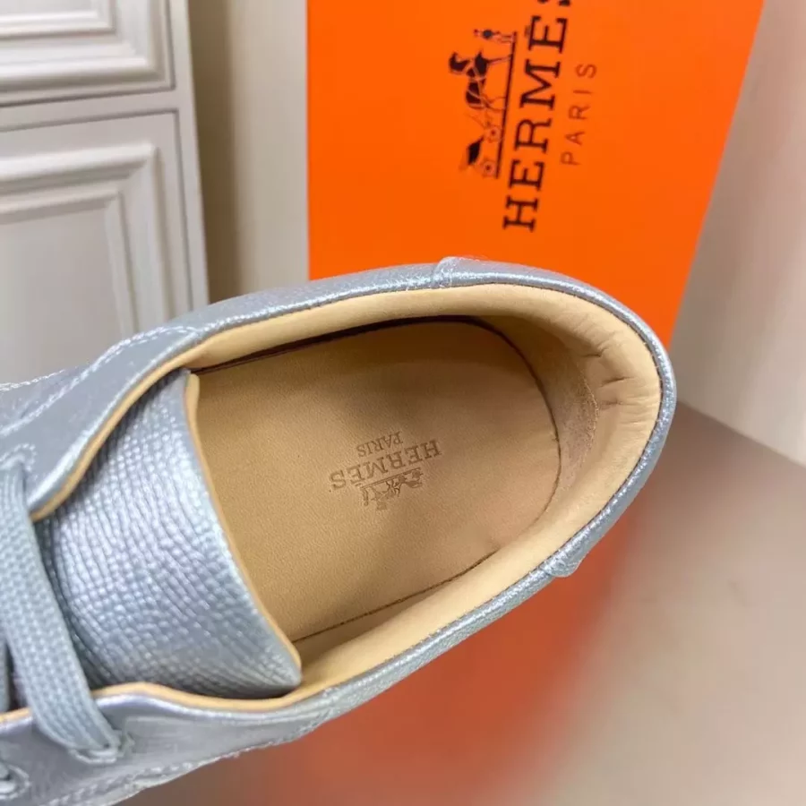 Hermes Boomerang Sneakers In Silver Epsom Leather – HM053
