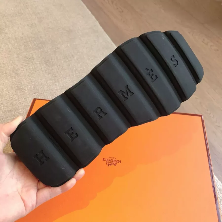 Hermes Men’s Impulse Sneakers in White Fabric and Leather – HM017