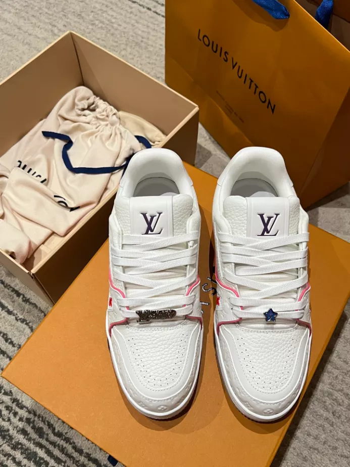 LOUIS VUITTON TRAINER SNEAKER – LVS241