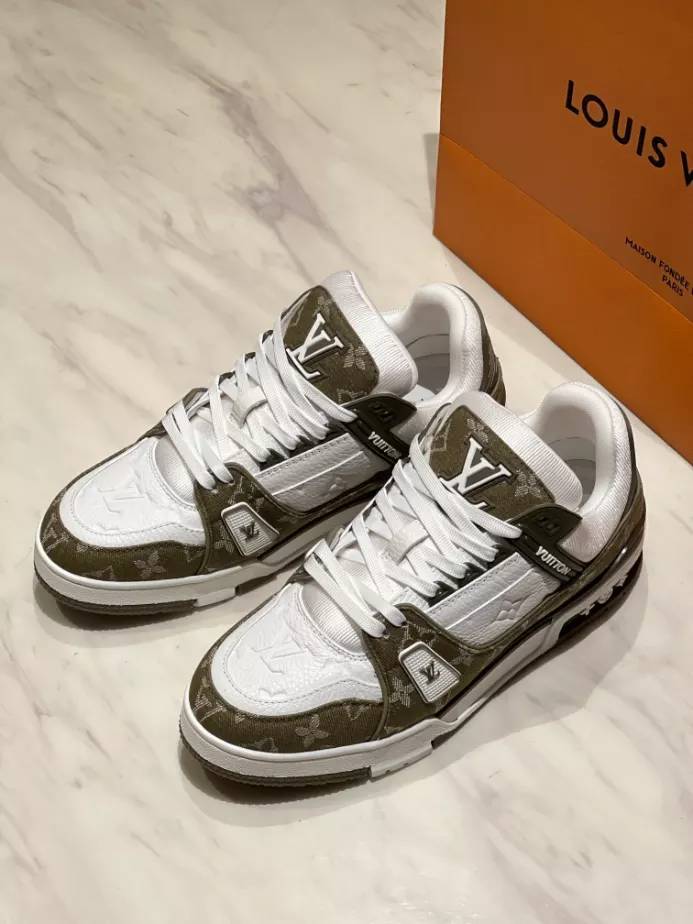 LOUIS VUITTON TRAINER SNEAKER – LVS242