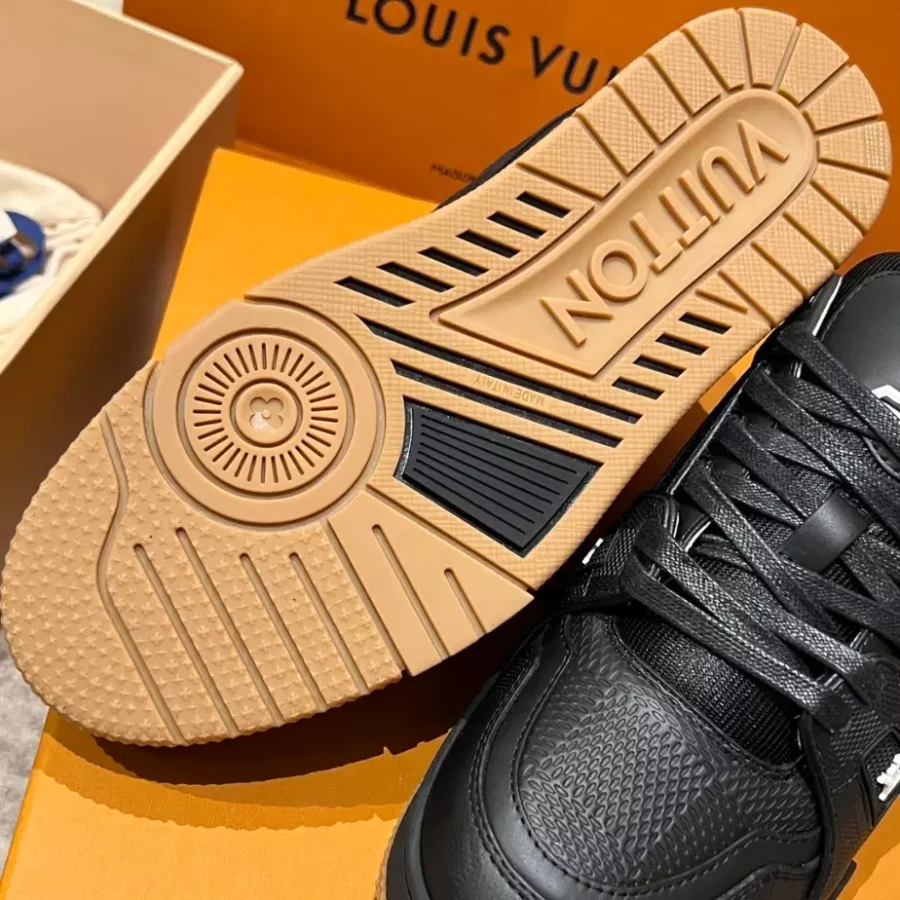 LOUIS VUITTON TRAINER SNEAKER – LVS243