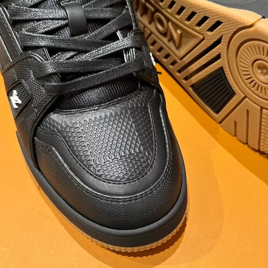 LOUIS VUITTON TRAINER SNEAKER – LVS243