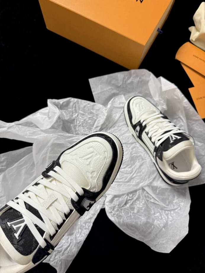 LOUIS VUITTON TRAINER SNEAKER – LVS251