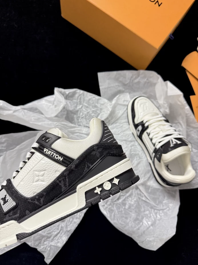 LOUIS VUITTON TRAINER SNEAKER – LVS251
