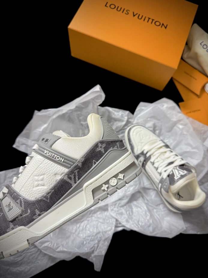LOUIS VUITTON TRAINER SNEAKER – LVS252