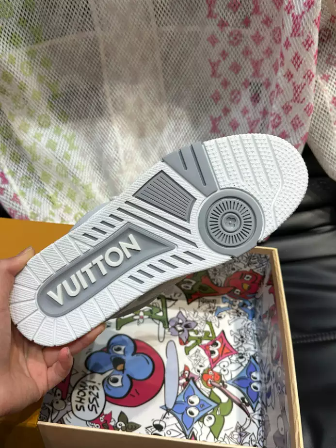 LV SKATE SNEAKERS IN GREY – LVS226