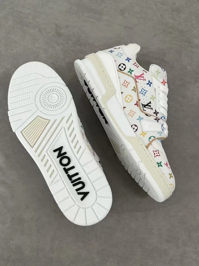 LV x TM LV TRAINER SNEAKER IN WHITE – LVS239