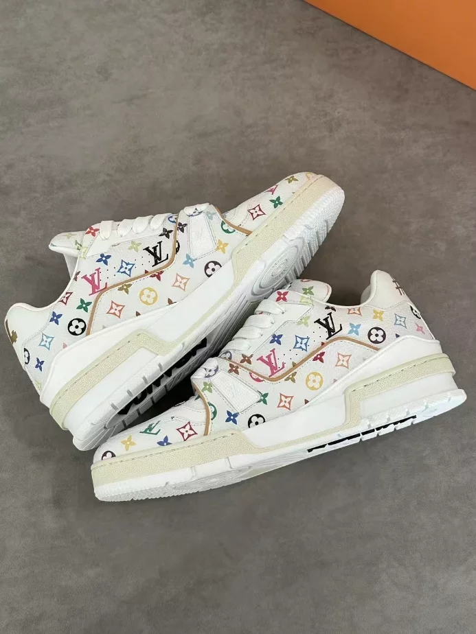 LV x TM LV TRAINER SNEAKER IN WHITE – LVS239