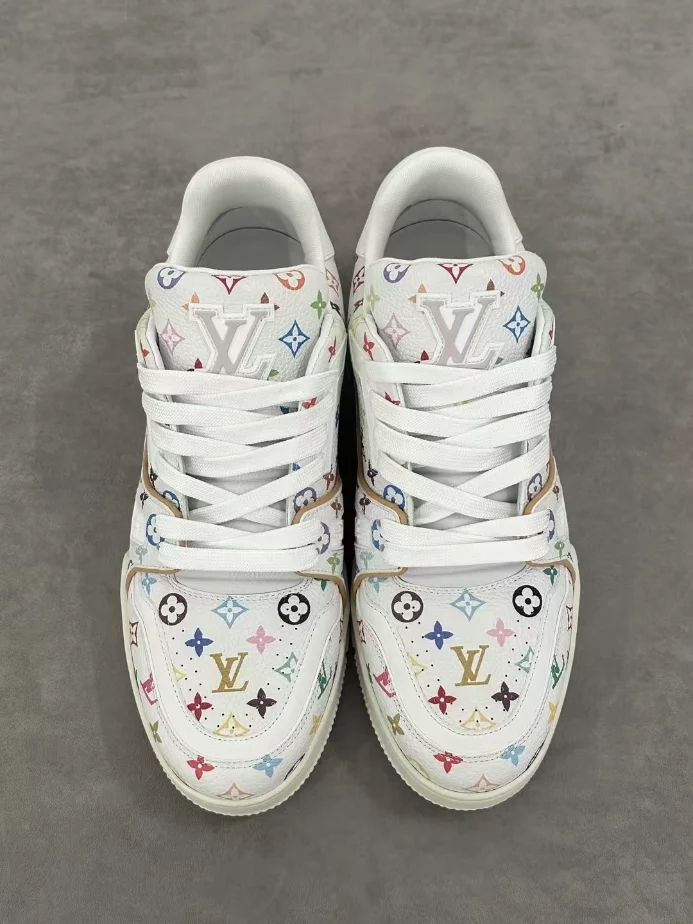 LV x TM LV TRAINER SNEAKER IN WHITE – LVS239