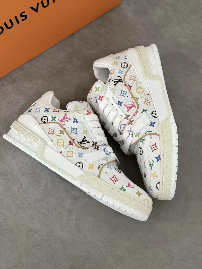 LV x TM LV TRAINER SNEAKER IN WHITE – LVS239