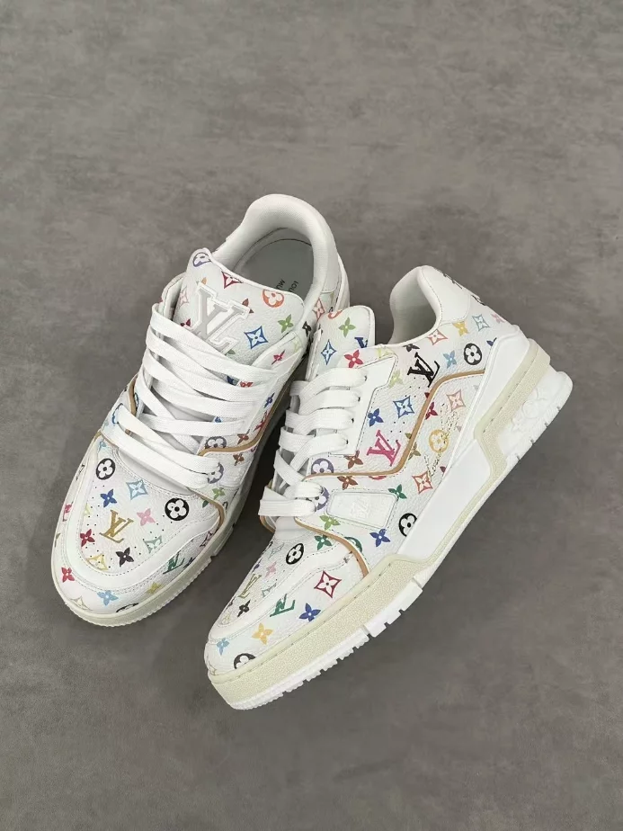 LV x TM LV TRAINER SNEAKER IN WHITE – LVS239