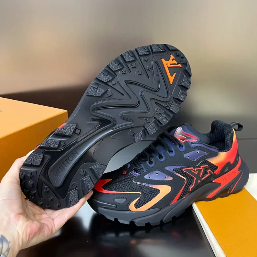 RUNNER TATIC SNEAKERS IN BLACK AND ORANGE – LVS237