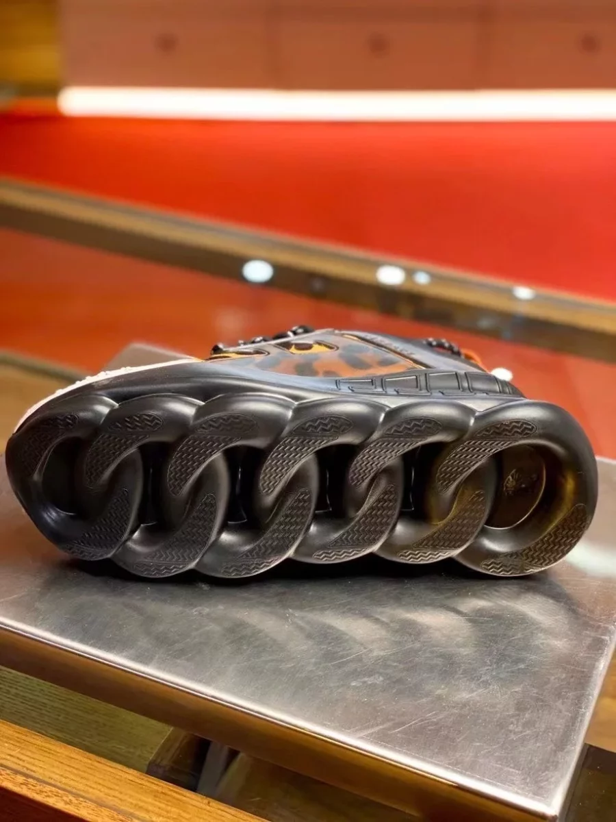 VERSACE WOMEN’S BLACK CHAIN REACTION SNEAKERS WITH LEOPARD PRINT – VSS027