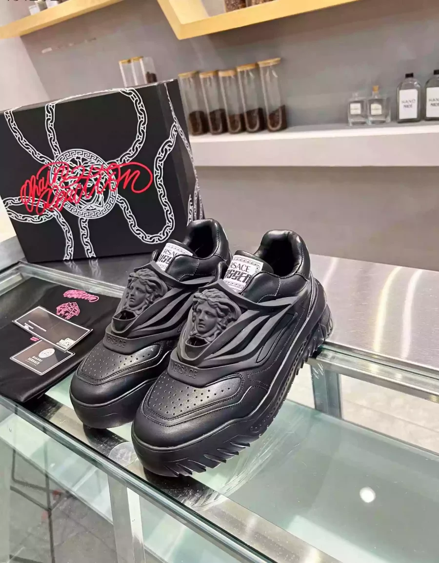 VERSACE WOMEN’S ODISSEA SNEAKERS IN BLACK LEATHER – VSS017
