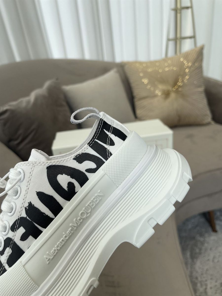 ALEXANDER MCQUEEN GRAFFITI TREAD SLICK LOW-TOP SNEAKERS – ALD033