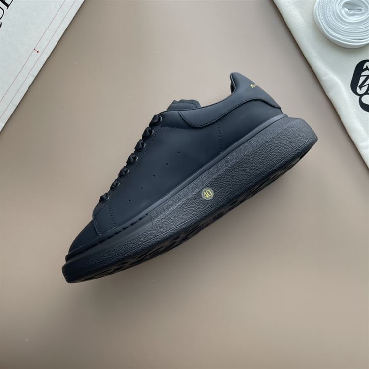 ALEXANDER MCQUEEN OVERSIZED SNEAKER BLACK SUEDE – ALD016