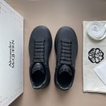 ALEXANDER MCQUEEN OVERSIZED SNEAKER BLACK SUEDE – ALD016