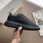 ALEXANDER MCQUEEN OVERSIZED SNEAKER BLACK SUEDE – ALD016