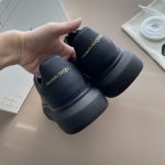 ALEXANDER MCQUEEN OVERSIZED SNEAKER BLACK SUEDE – ALD016