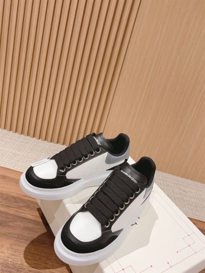 alexander-mcqueen-oversized-sneaker-in-blackwhite-ald039-mapuo.jpg