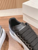 ALEXANDER MCQUEEN OVERSIZED SNEAKER IN BLACK/WHITE – ALD039
