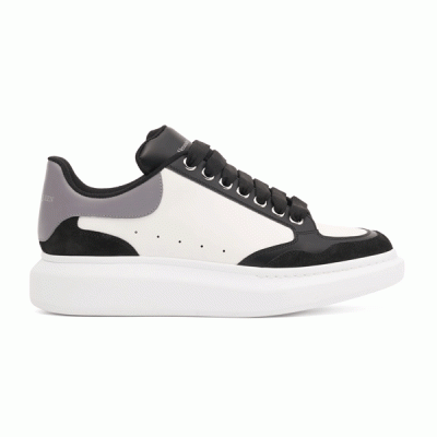 ALEXANDER MCQUEEN OVERSIZED SNEAKER IN BLACK/WHITE – ALD039