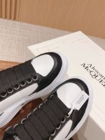 ALEXANDER MCQUEEN OVERSIZED SNEAKER IN BLACK/WHITE – ALD039