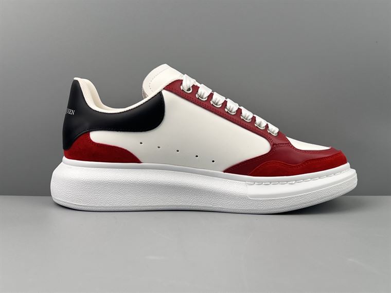 ALEXANDER MCQUEEN OVERSIZED SNEAKER IN BLACK/WHITE/RED – ALD037