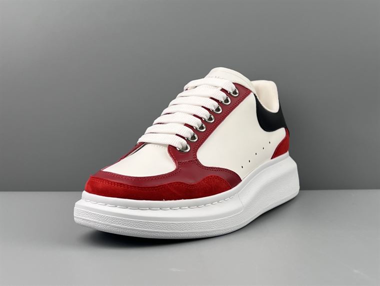 ALEXANDER MCQUEEN OVERSIZED SNEAKER IN BLACK/WHITE/RED – ALD037
