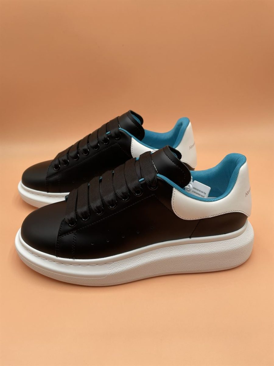 ALEXANDER MCQUEEN OVERSIZED SNEAKER IN NAVY/WHITE/LAPIS BLUE – ALD040