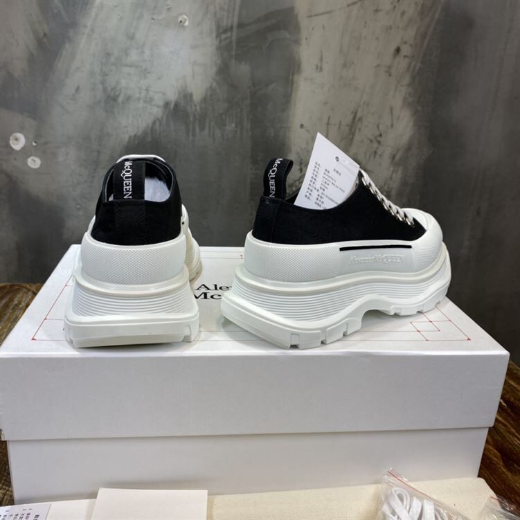 ALEXANDER MCQUEEN TREAD SLICK LOW TOP SNEAKER – ALD010