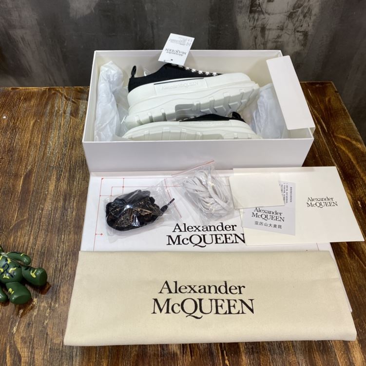 ALEXANDER MCQUEEN TREAD SLICK LOW TOP SNEAKER – ALD010