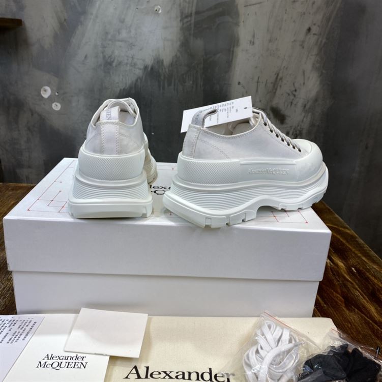 ALEXANDER MCQUEEN TREAD SLICK LOW TOP SNEAKER – ALD011