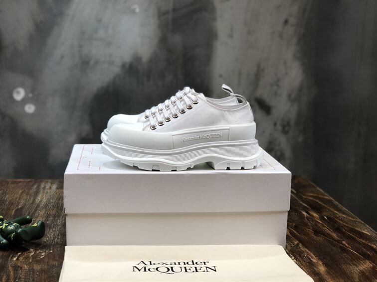 ALEXANDER MCQUEEN TREAD SLICK LOW TOP SNEAKER – ALD011