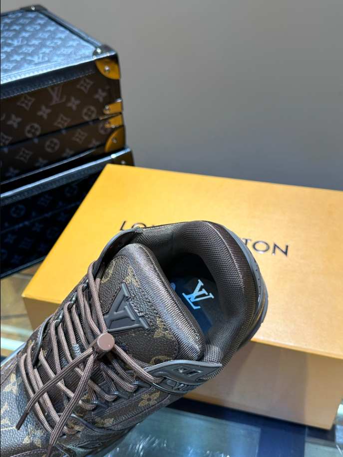 LOUIS VUITTON Maxi Trainers Ebony Black Sneaker – LVS202