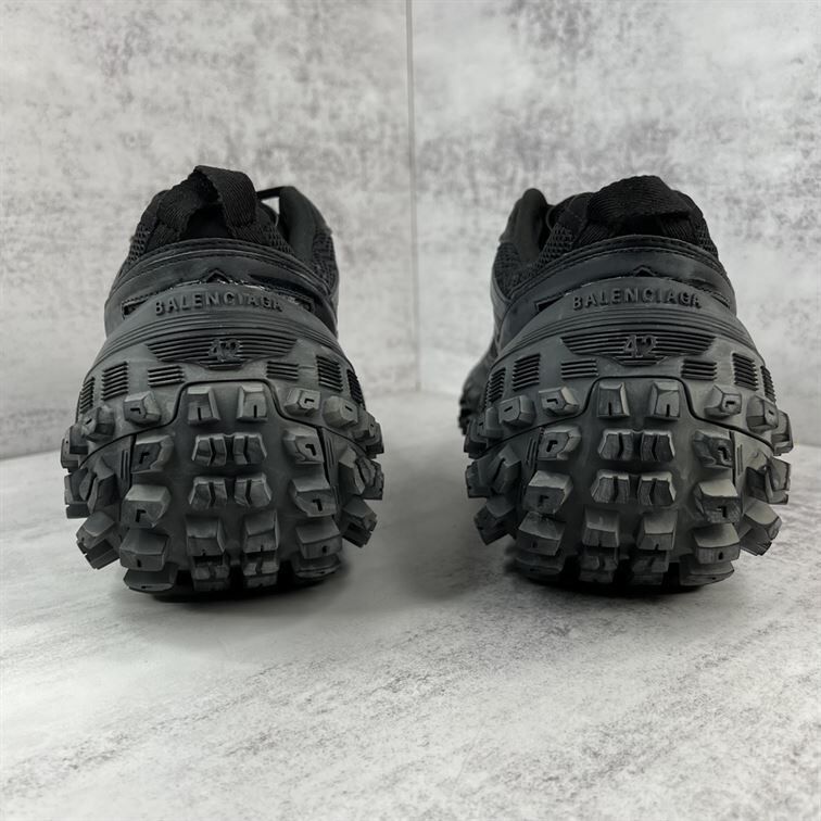 BALENCIAGA DEFENDER SNEAKER IN BLACK – BLA045