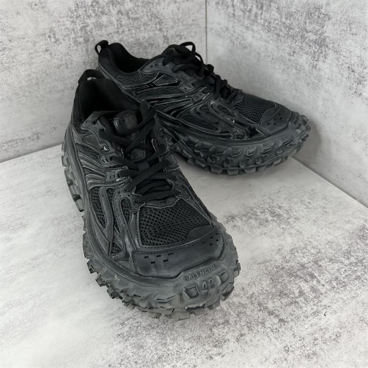 BALENCIAGA DEFENDER SNEAKER IN BLACK – BLA045