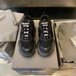 BALENCIAGA MEN’S TRIPLE S SNEAKER CLEAR SOLE IN BLACK – BLA014
