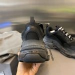 BALENCIAGA MEN’S TRIPLE S SNEAKER CLEAR SOLE IN BLACK – BLA014