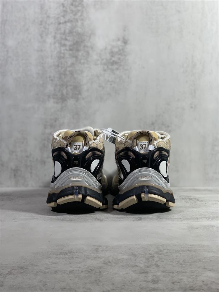 BALENCIAGA RUNNER SNEAKERS IN BEIGE – BLA053