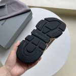 BALENCIAGA SPEED RECYCLED KNIT GRAFFITI SNEAKER IN BEIGE – BLA050