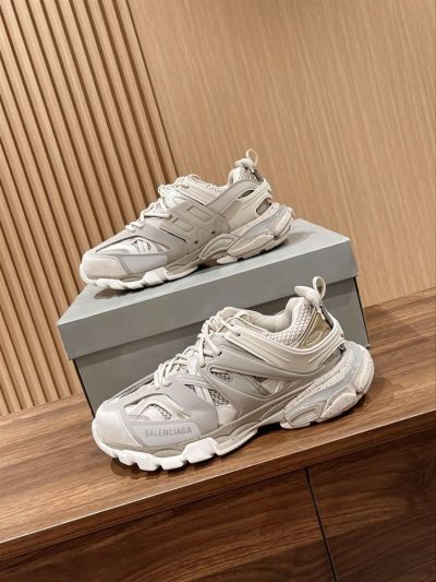 balenciaga-track-trainers-beige-bla067-cykno.jpeg