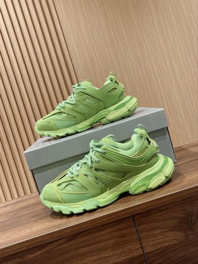 balenciaga-track-trainers-green-bla068-sqmyk.jpeg