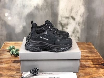 balenciaga-triple-s-full-black-bla011-drmdo.jpg