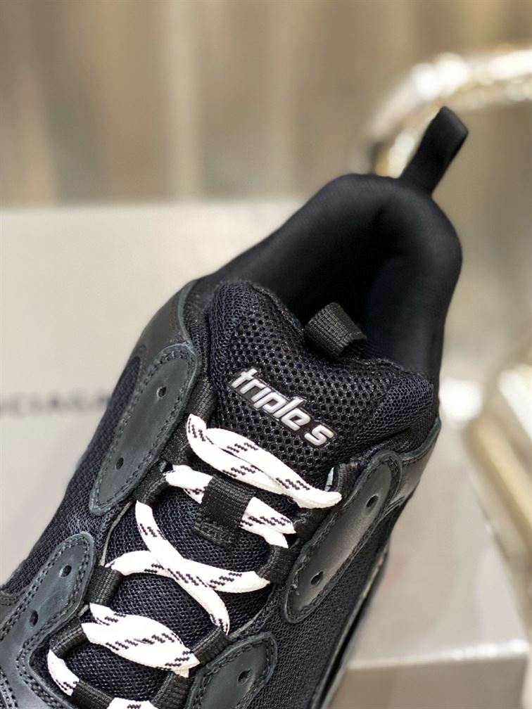 BALENCIAGA TRIPLE S SNEAKERS – BLA009