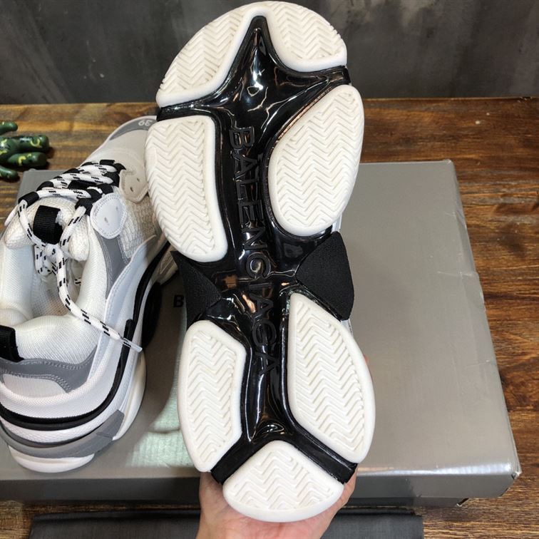 BALENCIAGA TRIPLE S SNEAKERS – BLA010