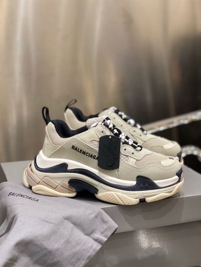 balenciaga-triple-s-sneakers-in-grey-and-black-bla020-ehi7h.jpg