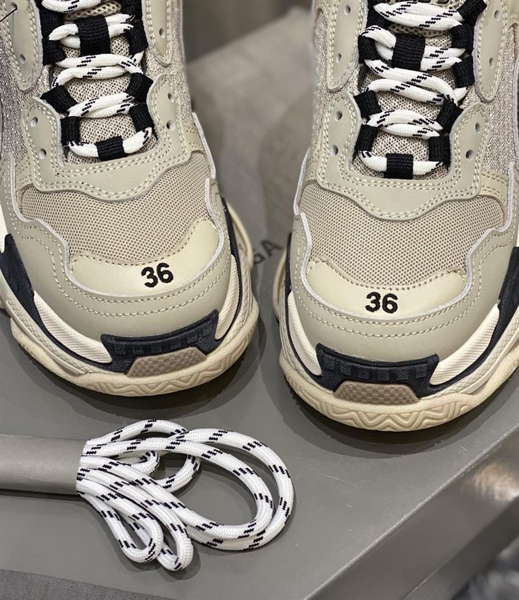 BALENCIAGA TRIPLE S SNEAKERS IN GREY AND BLACK – BLA020